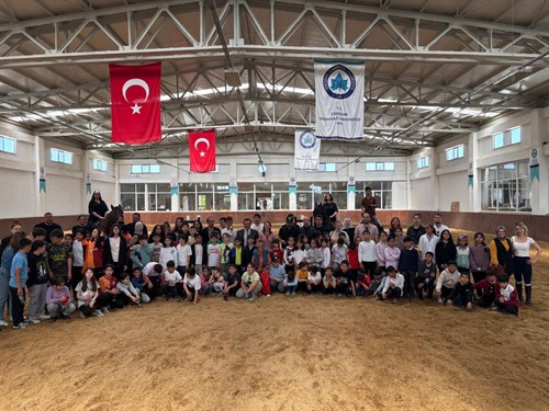 23 Nisan Ulusal Egemenlik ve Çocuk Bayramı Etkinlikleri Kapsamında; Öğrencilerimiz İçin At Binme Etkinliği Düzenlendi